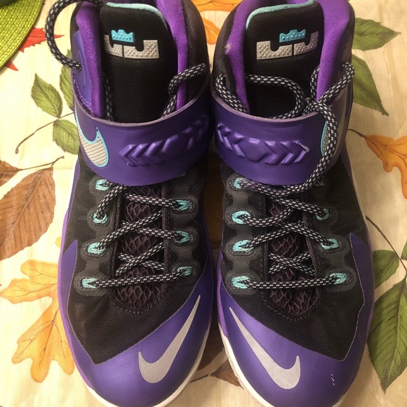 lebron high cut shoes